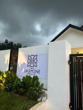 The Jasmine House Desa Putra w Private Pool 5 min Putrajaya
